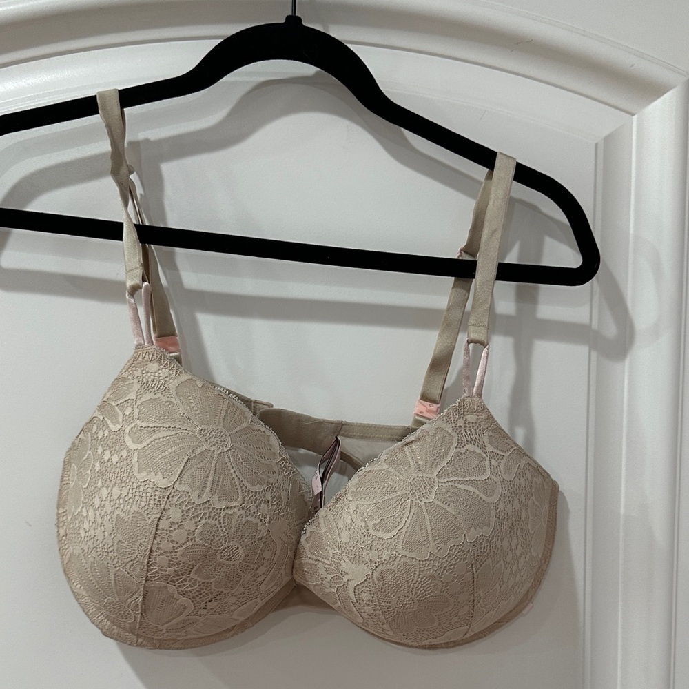Victoria's Secret Lace push-up Bra in Beige